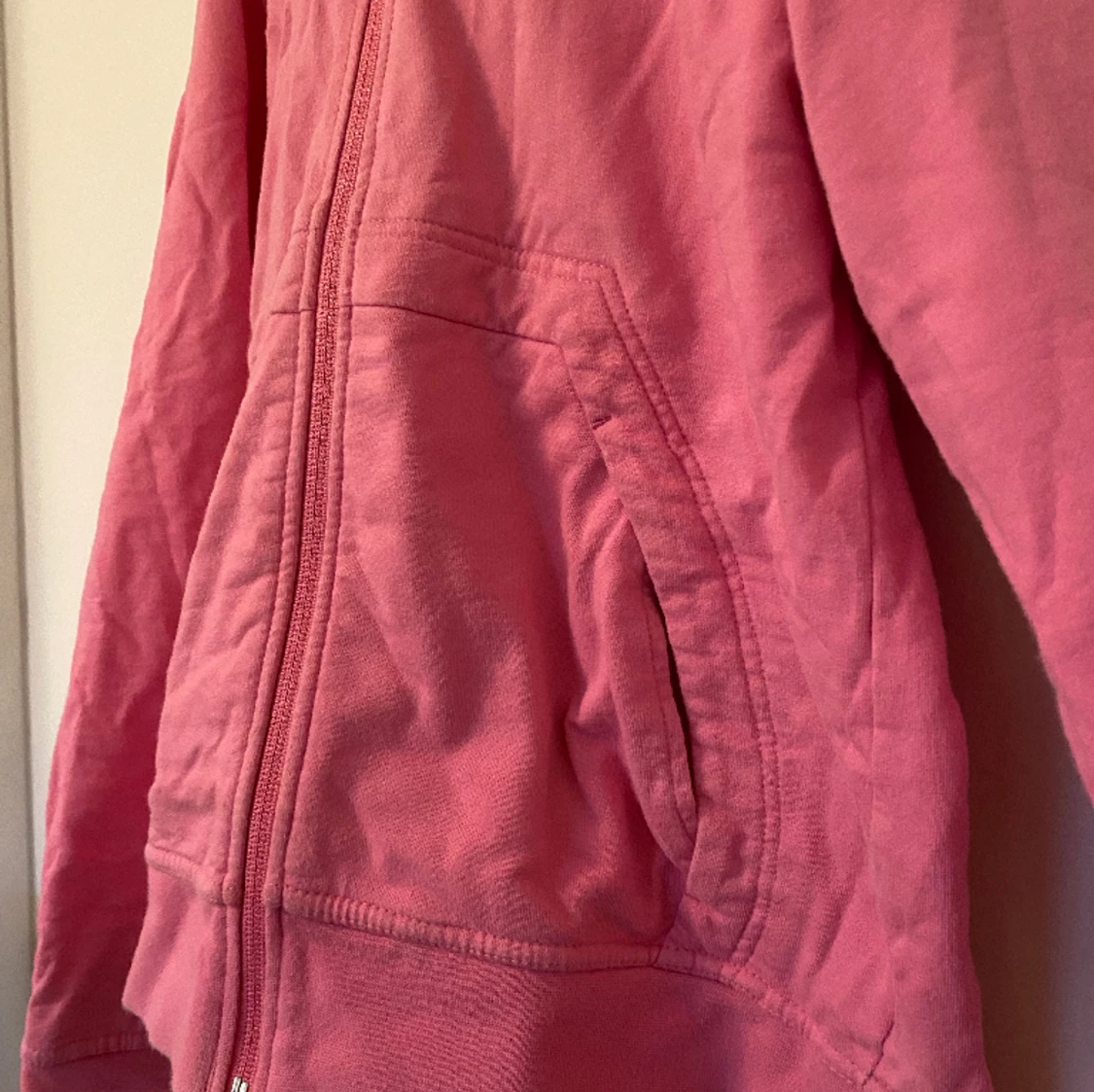 Rosa Hoodie med dragkedja från Marwin - 90