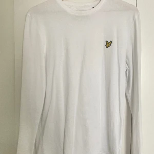 Lyle Scott törja - En vit tunn Lyle Scott törja som är i bra skick 