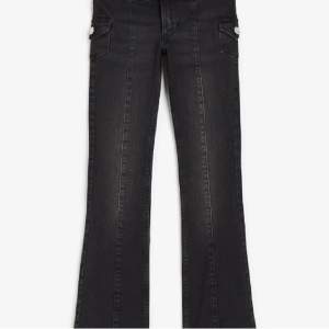 Super snygga trendiga slutsålda jeans ifrån hm!💓 köpta för 279 och dem är i storlek 158! Kmr inte till användning och endast använda 1 gång💓💓 tar swish och skriv vid intresse!💓