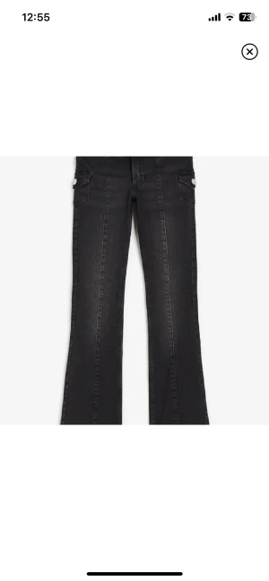 Snygga svarta jeans - Super snygga trendiga slutsålda jeans ifrån hm!💓 köpta för 279 och dem är i storlek 158! Kmr inte till användning och endast använda 1 gång💓💓 tar swish och skriv vid intresse!💓