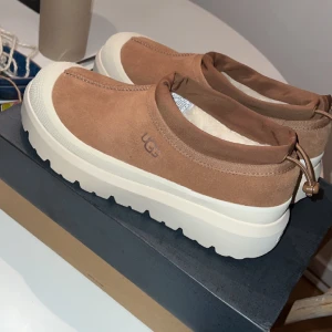 Ugg Tasman Hybrid 41 - Helt nya oanvända skor. Storlek 41. Kvitto och låda finns
