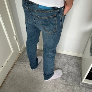 Jacob Cohen 688 - Tja, säljer nu dessa riktigt snygga och trendiga Jacob Cohen ”688” jeans | Storlek = 30 | Skick = 9/10, inga defekter | Nypris = 5500kr, säljs för 1199kr