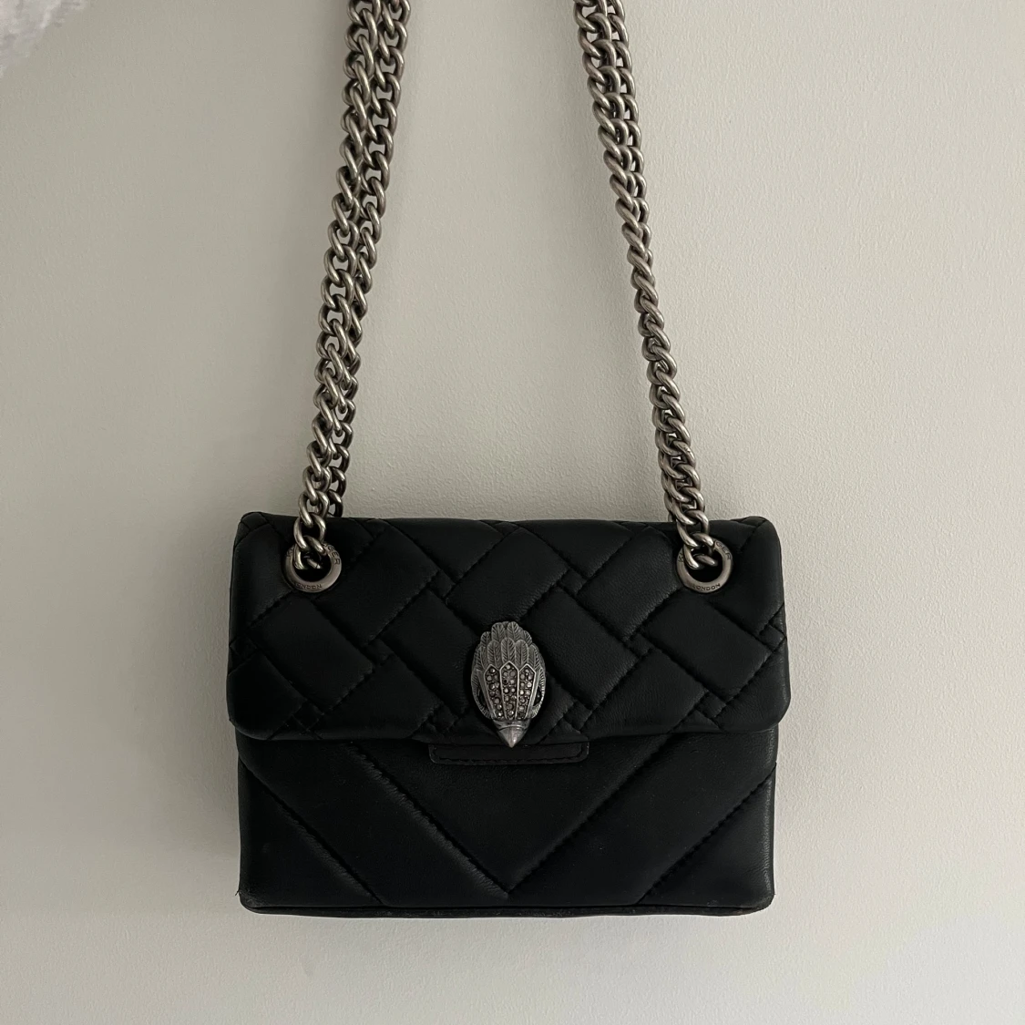 Svart axelväska från Kurt Geiger