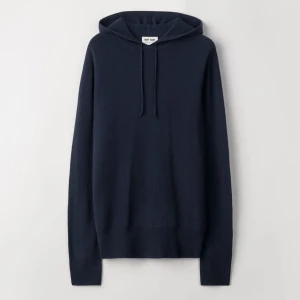 Soft goat hoodie  - Soft goat hoodie storlek m💓 har sytt ihop ett hål vid armbågen men det syns knappt. Nypris 3000 säljer för 800 