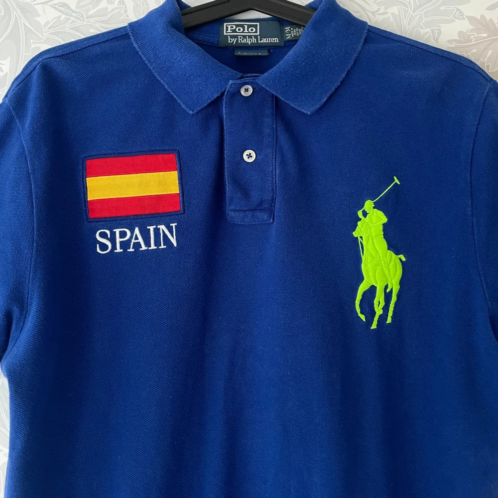 Ralph Lauren Spain Polo MEDIUM. T-shirts.