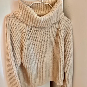 Mysig stickad tröja💌 - Supermysig stickad tröja med krage från Kapphal😍