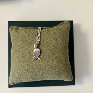 Maria Nilsdotter halsband  - Intresskoll på mitt super fina YOU & ME necklace Nypris 3595  Längs på kedjan: 40cm