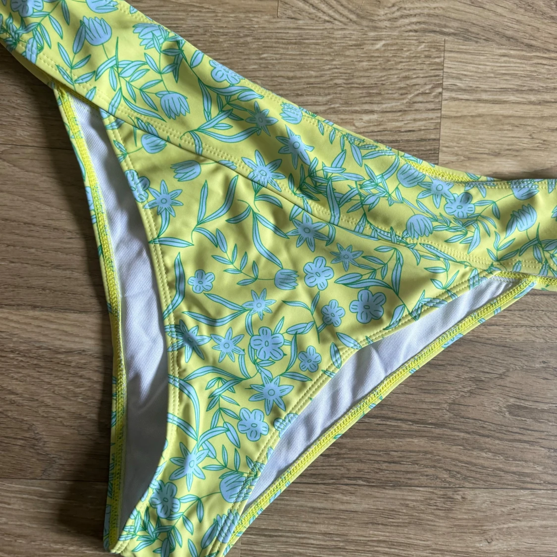 Gul blommig bikiniunderdel - 92