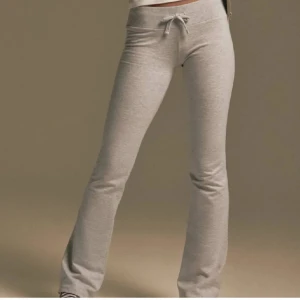 Nelly yoga pants - Säljer dessa yogapantsen/mjukisbyxorna från Nelly eftersom de inte kommer till användning, de är storlek s och passar mig bra som är 168cm. Ganska säker på att jag köpte dem för 350😊