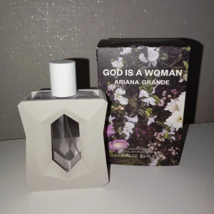 Ariana Grande God is a woman parfym - Ariana Grande God is a woman parfym 50ml, testad ett fåtal gånger så nästan allt är kvar :) Köpt för ungefär 600 kr