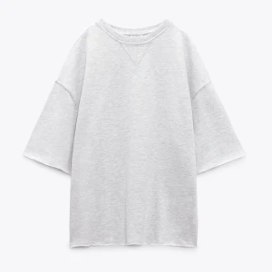 Kortärmad sweatshirt  - Tröjan är i jättebra skick då den inte har kommit till användning så mycket! Skriv för fler bilder💕