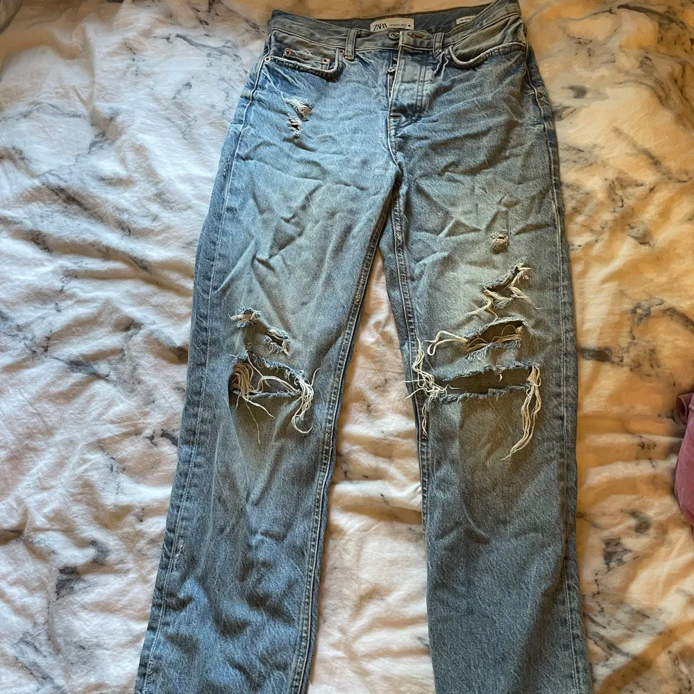 Ursäktar verkligen för att de är så skrynkliga på bilden! Stryker och tvättar innan frakt. Jeans & Byxor.