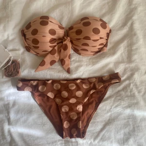 Zimmermann bikini - Bikini från Zimmermann som jag använt två tre gånger. All lappar finns kvar och tillhörande band om man vill ha till bikiniöverdelen