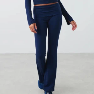 Soft touch yoga pants från gina  - Säljer då jag inte gillar färgen, den är i ny skick använd 2 gånger inga defekter Hör av dig om du vill ha bilder eller om du har frågor💕