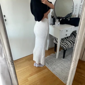 Kashmir kjol - Jätteskön kashmir kjol som inte kommer till användning, nypris 1200kr! 