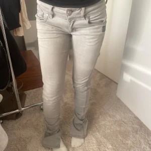 G star jeans  - Lågmidjade gråa jeans med slits 