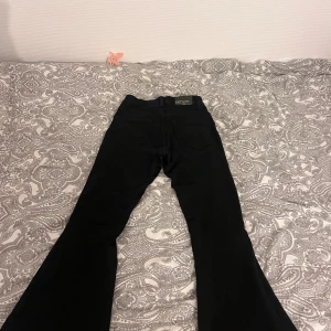 Svarta bootcut jeans  - Storlek 152, från Lindex, mid waist 