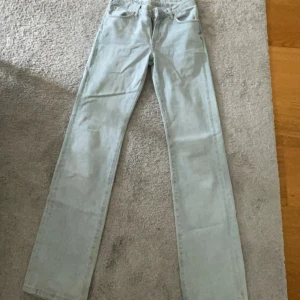 Bik bok - jeans  - Säljer dessa super fina lågmidjade jeans från bik bok, dem är använd Max 3 gånger och som nya, kom privat för mer frågor eller bilder 🫶🏻
