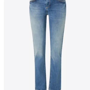 Ltb jeans - Säljer dessa otroligt snygga ltb jeans i modellen fallon❤️ har klippt de lite nere då de var för långa för mig (är 165).  Nypris ca 800kr❤️