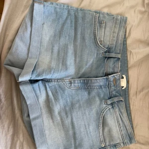 Jeansshorts storlek 40 - Jeansshorts storlek 40  Knappt använda  Nyskick  
