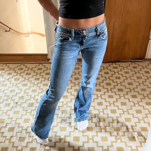 Low waisted bootcut jeans  - Fina low waisted bootcut jeans från Gina young. Storlek 164 men passar även xxs/xs 💕💕
