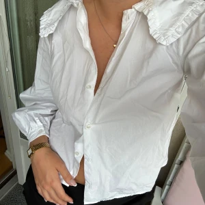 Skjorta med fin krage - Skjorta med fin krage i nyskick! 