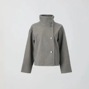Short felt jacket  - Säljer denna kappa från Gina i strl S, jätte fint skick. Använd fåtal gånger🫶🏼