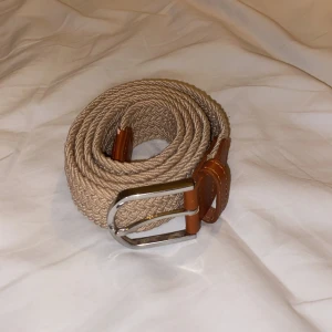 Flätat bälte - Fint flätat bälte! Längd 105cm! För info skriv gärna