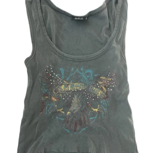 Urban outfitters topp  - Croppad topp från Urban outfitters i storlek XS💋Läs min bio innan du kontaktar mig