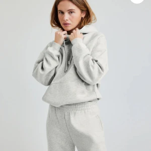 Hoodie bikbok  - Grå hoodie från bikbok, inga defekter, skriv för fler bilder 