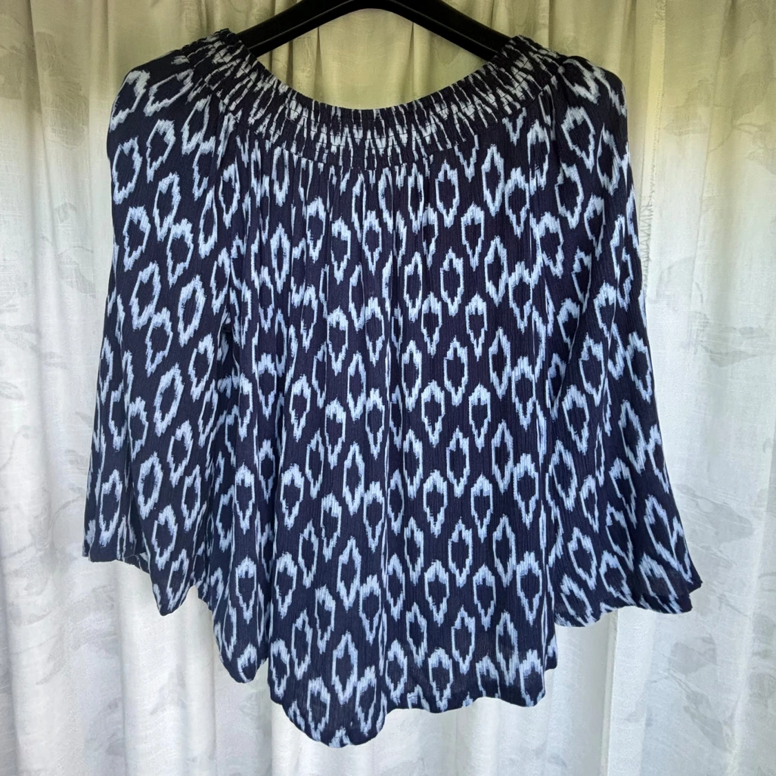 Mönstrad off-shoulder blus - 91