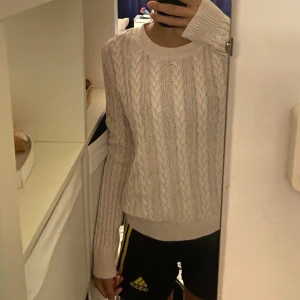 Tröja - En jättefin långärmad tröja från hm, i storlek xs. Använd men ändå bra skick😁 Skriv vid frågor elelr tryck gärna på köp nu 😁💕