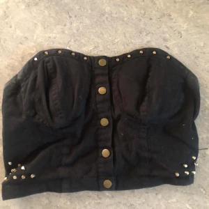 Tube top med knappar - Svart tube top med paljetter 