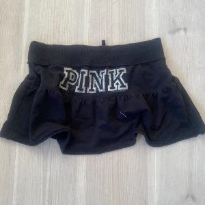 Pink Victoria secret kjol - Svart/mörkblå Pink Victoria secret kjol i storlek M