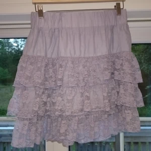 Spetskjol - Spetskjol i storlek M Mycket bra skick