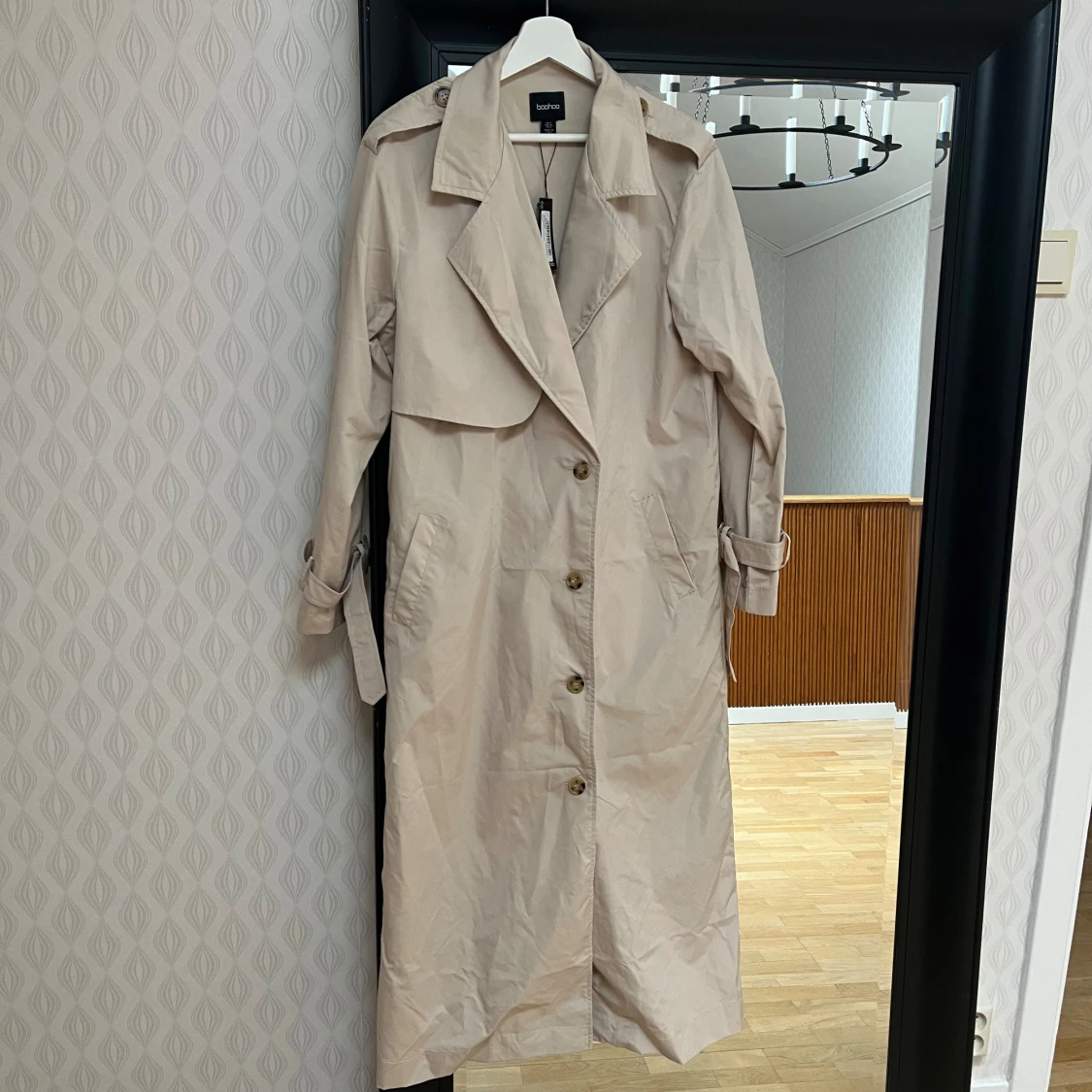 Beige trenchcoat 