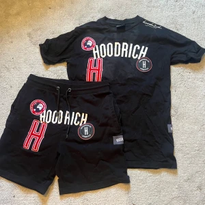Hoodrich shorts sätt  - Varan är nästan oanvänd har haft på mig den två till tre gånger inga skador. Deb är ba lite skrynklig men de försvinner i tvätten 