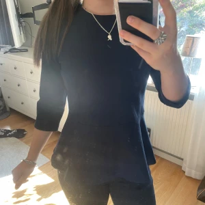 Blus  - Super fin blus som är helt oandvänd 