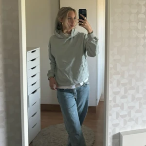 Hoodie - En mintgrön hoodie från NaKd. Kommer tyvärr inte till användning