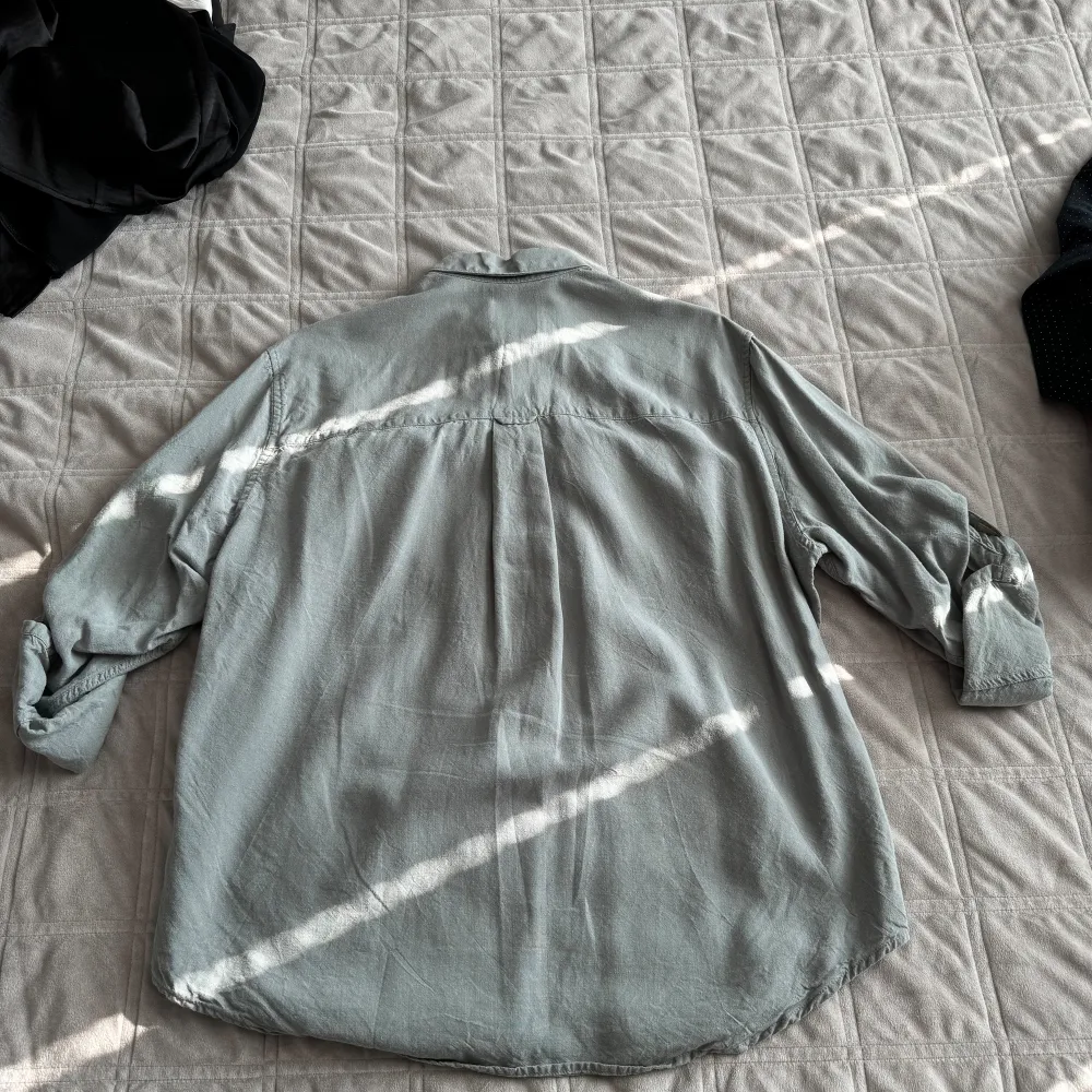 Size S, worn a few times. Skjortor.