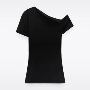 Zara topo - Säljer denna super fina topp ifrån zara, ny skick