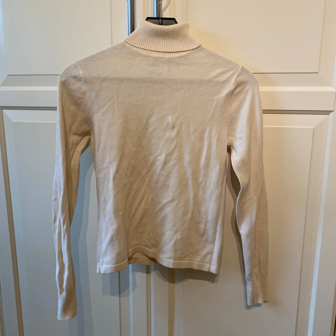 Polotröja i cream färg 