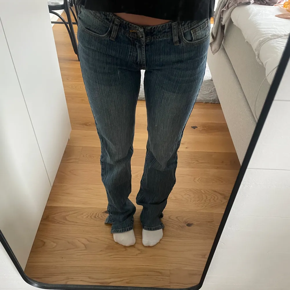 Super fina lågmidjade jeans från Brandy Melville, säljer då dem inte kommer till användning 🫶🏼. Jeans & Byxor.