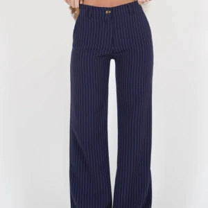 Kostymbyxor - Knappt använda kostymbyxor från venderbys! Skriv gärna vid frågor:)