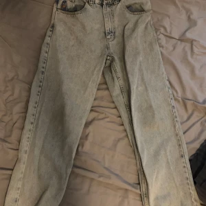Polar skate (93 denim jeans) - Säljer dessa polar skate jeans, jeansen är i topp skick och är skjut fina! Dem är strl 28/30  Vid fler frågor hör gärna av er!