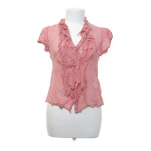 Rosa tröja  - En jättefin och somrig tröja från rabalder i storlek xs som aldrig har använts och prislappen är fortfarande kvar💕10/10 skick säljer på grund av att den inte kommer till användning 