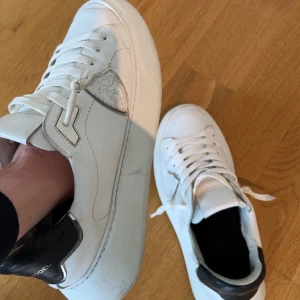 Phillippe model! - Säljer mina feta phillipe model skor! Fint skick- 9/10. Nypris runt 4000. Har inte original sulor.Kom privat för fler frågor!🤩