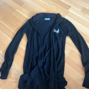 Kofta från Nicole - Fin kofta från Nicole liknar lite märket Zadig. 100kr+frakt men kan gå ner i pris vid snabbköp💕