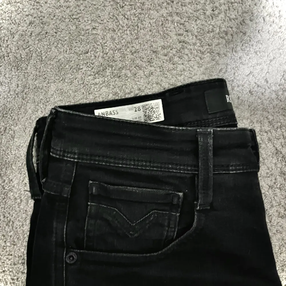 Tjena, säljer dessa replay anbass jeans pga att jag inte använder dom. Inga defekter och dom är som nya. Vid fler funderingar är det bara att skriva.. Jeans & Byxor.