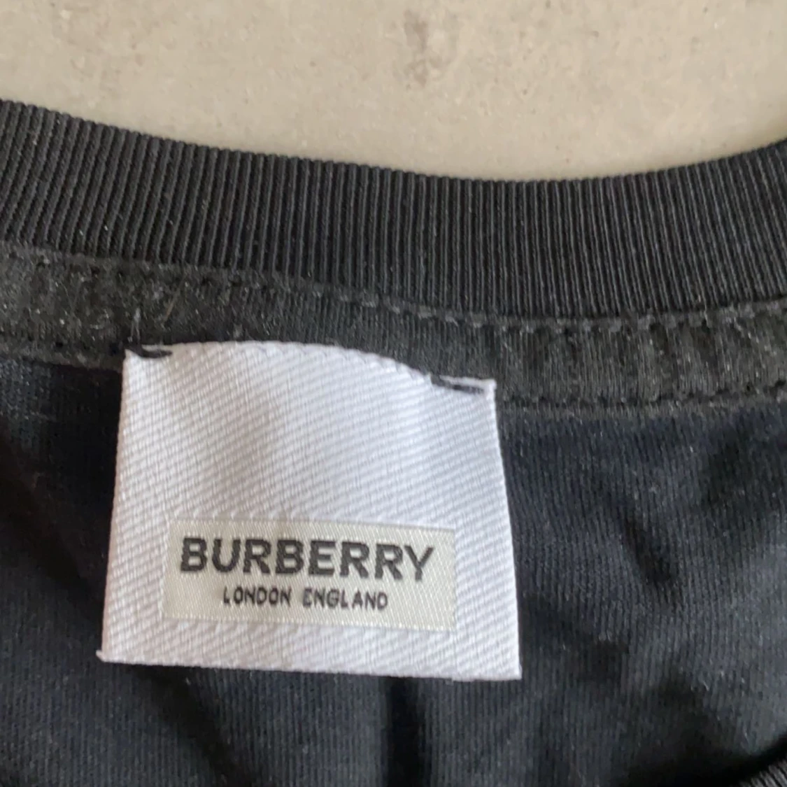 Burberry t shirt  - 90